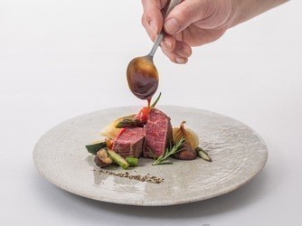 【最大130万優待】黒毛和牛4万円コース試食<挙式料半額・ドレス・お料理ワンランクアップ特典付き>